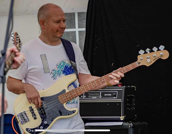 Hez Evans, Bass, The Racoons